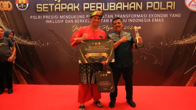
					Polresta Tanjungpinang mewakili Polda Kepulauan Riau sukses meraih Juara 2 dalam Kategori Umum Lomba Fotografi,Jumat (23/8/2024)-Humas Polda Kepri