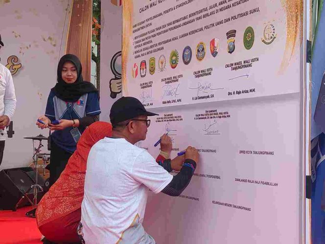 
					Penandatanganan Deklarasi Pilkada Damai, Minggu (29/9/2024)-Diskominfo Tanjungpinang