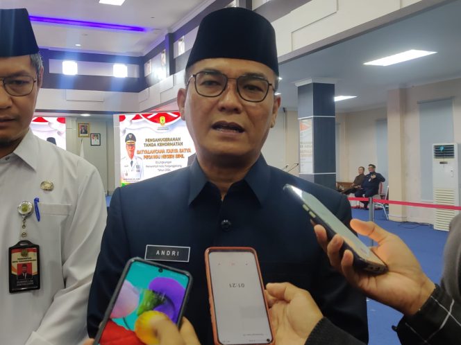 
					Pj Wali Kota Tanjungpinang saat diwawancarai, Jum'at (6/9/2024)-Nuzli