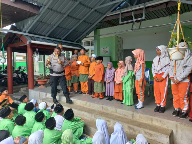 
					Polresta Tanjungpinang saat memberikan penyuluhan, Jumat (13/09/2024)-Hendrik