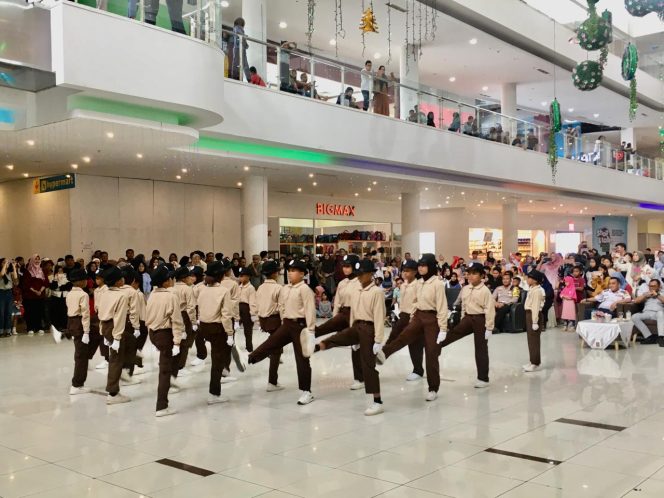
					Penampilan Polisi cilik di Mall Tanjungpinang City Centre, Sabtu (14/09/2024)-Nazarullah