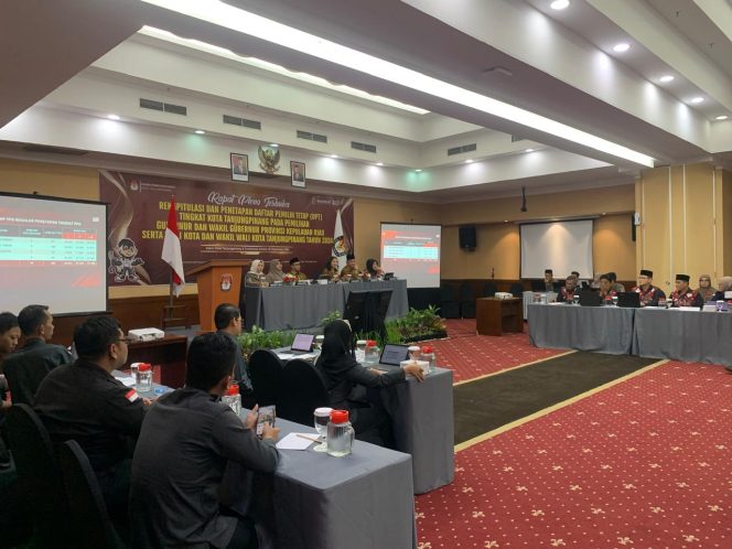 
					KPU Tanjungpinang saat rapat pleno terbuka rekapitulasi dan penetapan DPT tingkat Kota Tanjungpinang, Jumat (20/09/2024)-Hendrik