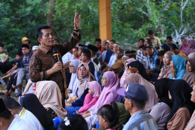 
					Ansar Ahmad  saat memaparkan capaian program kerja, Minggu (29/9/2024)-Hendrik
