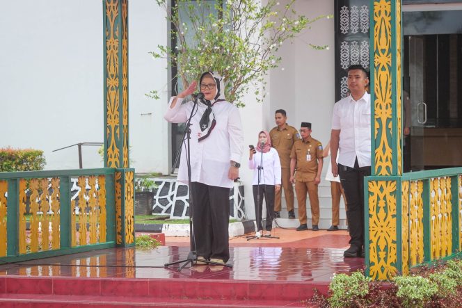 
					Plt. Gubernur Marlin saat Pimpin Apel Senin Pagi, Senin (30/09/2024)-Diskominfo Kepri