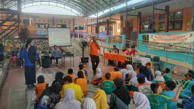 
					BPBD Tanjungpinang saat gelar simulasi bencana di SLB Negeri 1 Tanjungpinang, Jumat (15/11/2024)-DIskominfo Tanjungpinang