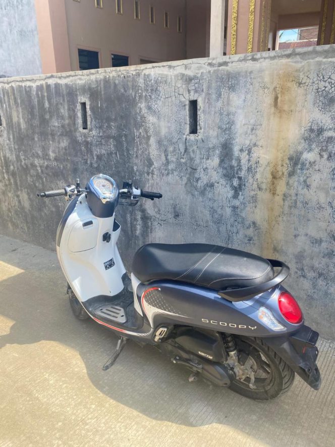 
					foto kendaraan motor  scoopy tahun 2022 yang dijual secara online berlokasi di Kota Batam, Rabu (6/11/2024)-Hendrik