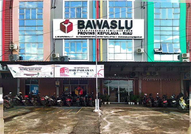
					Kantor Bawaslu Provinsi Kepri, Jumat (15/11/2024)-Hendrik