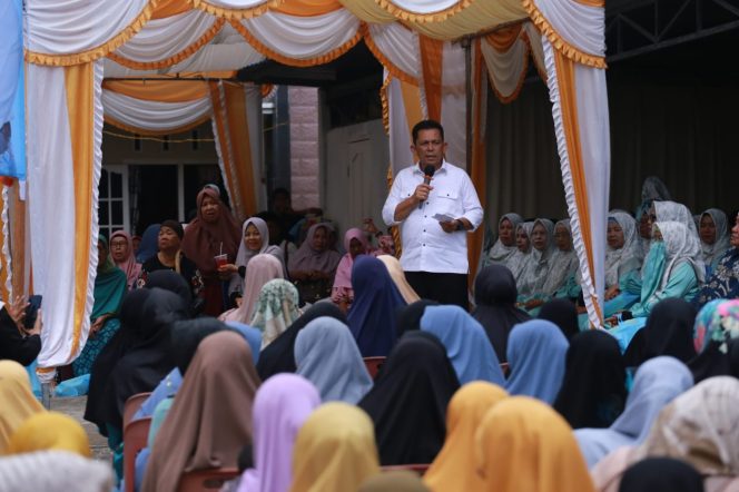 
					Ansar Ahmad saat kampanye di Kecamatan Kundur, Tanjungbatu, Kabupaten Karimun, Sabtu (16/11/2024)-Nuzli