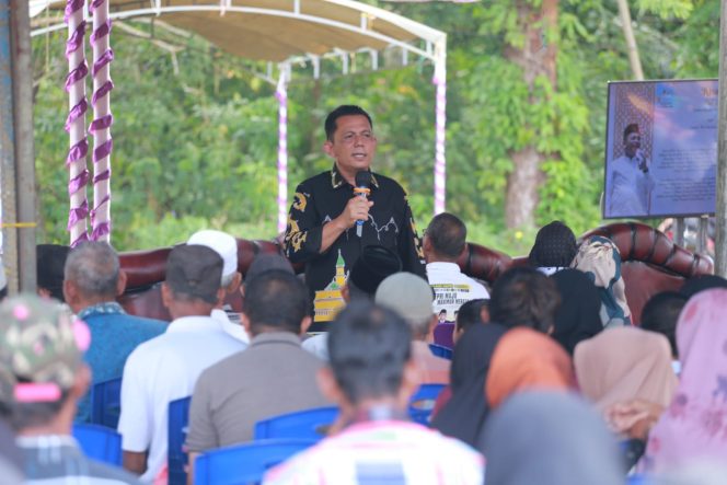 
					Ansar dalam kampanye terbuka di Penarah, Kecamatan Belat, Karimun, Minggu (17/11/2024)-Nuzli