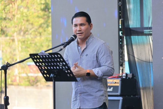 
					Wakil Bupati Bintan, Ahdi Muqsith saat meresmikan Seven Land Food Court di Tanjung Uban, Kamis (05/12/2024)-Diskominfo Kabupaten Bintan