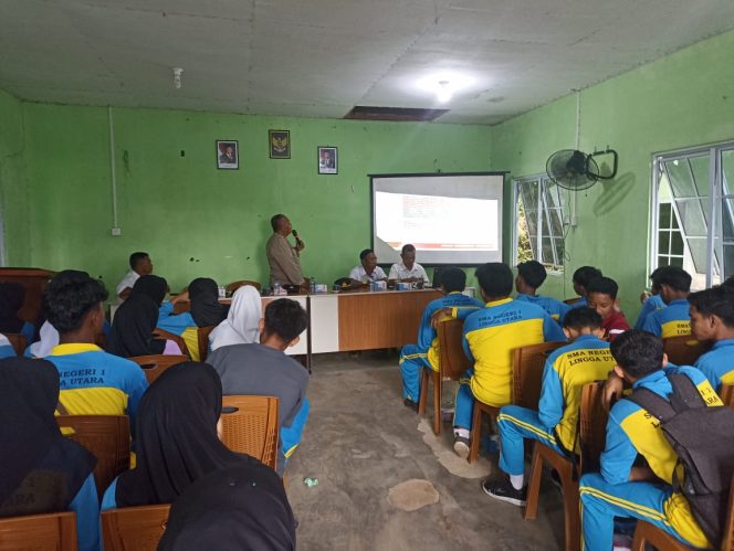 
					Suasana Sosialisasi Bahaya Penyalahgunaan Narkoba, Rabu (11/12/2024)-Humas Polres Lingga