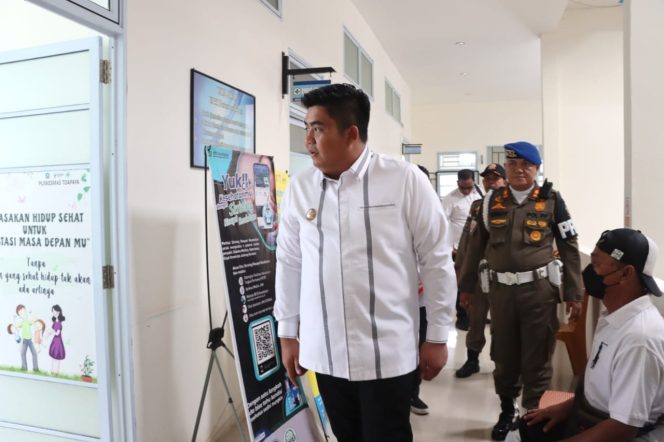 Bupati Bintan saat meninjau puskesmas yang ada di Bintan, Kamis (12/12/2024)-Diskominfo Kabupaten Bintan