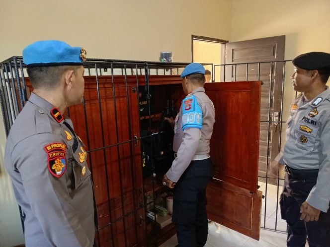 
					Polres Lingga saat lakukan pengecekan gudang senjata, Senin (16/12/2024)-Humas Polres Lingga