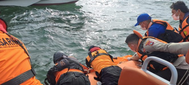 
					Tim Basarnas saat melakukan pencarian warga hilang, Jumat (20/12/2024)-Hendrik