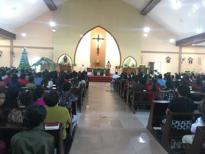 Suasana gereja saat merayakan natal, Rabu (25/12/2024)-Hendrik