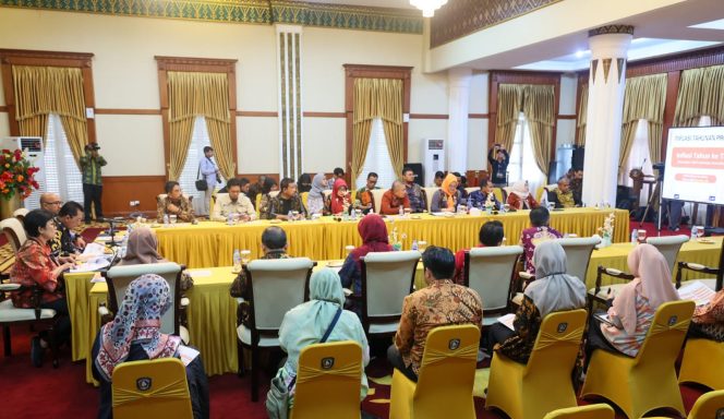 
					Suasana Rilis Berita Resmi Statistik yang membahas indikator ekonomi makro, meliputi inflasi, Nilai Tukar Petani (NTP), perkembangan pariwisata, dan transportasi, Kamis (02/01/2025)-Diskominfo Kepri