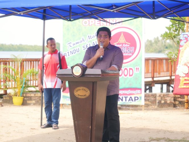 
					Bupati Bintan Roby Kurniawan saat meresmikan rumah makan Rindu Selalu, Rabu (01/01/2025)-Diskominfo Kabupaten Bintan