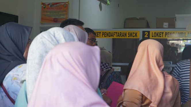 Suasana Polresta Tanjungpinang saat masyarakat mengantre pembuatan skck, Jumat (3/1/2025)-Istimewa