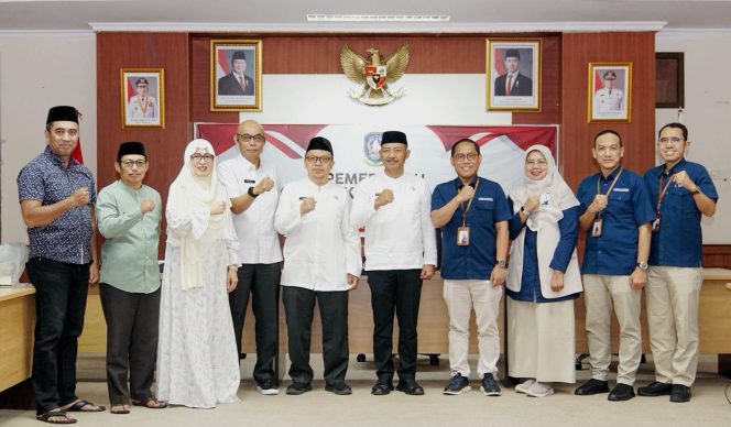 
					Pemerintah Provinsi Kepulauan Riau saat foto bersama BPJS Kesehatan  (Diskominfo Kepri)