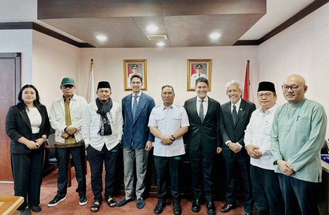 Wakil Gubernur Kepri, Nyanyang Haris Pratamura foto bersama PT. Anugrah Duta Corporation (Diskominfo Kepri)