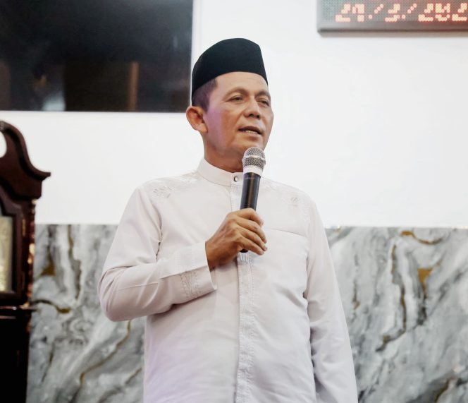 
					Gubernur Kepri, Ansar Ahmad saat tausiah di masjid salah satu di Tanjungpinang (Diskominfo Kepri)