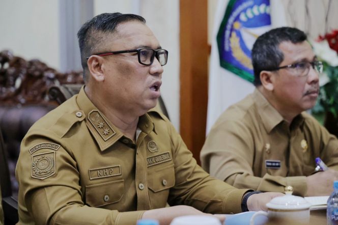 
					Keterangan Foto: Wakil Gubernur Kepri sekaligus Ketua LPTQ, Nyanyang Harris Pratamura saat gelar rapat untuk mematangkan pelaksanaan Seleksi Tilawatil Quran dan Hadits (STQH) ke XI tingkat Provinsi Kepri Tahun 2025 yang digelar di Kantor Gubernur Kepri, Dompak, Tanjungpinang, Rabu (21/05/2025), (Diskominfo Kepri).