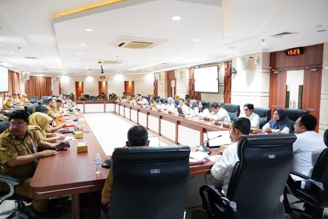 
					Keterangan Foto: Pemerintah Kota (Pemko) Batam menggelar Exit Meeting Pemeriksaan Terinci atas Laporan Keuangan Pemko Batam Tahun Anggaran 2024 bersama Badan Pemeriksa Keuangan (BPK) Perwakilan Provinsi Kepri di Ruang Rapat Hang Nadim Lantai IV Kantor Walikota Batam, Senin (05/05/2025).