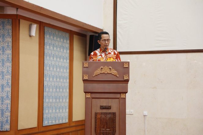 
					Keterangan Foto: Wali Kota Batam, Amsakar Achmad, menyampaikan Rancangan Peraturan Daerah (Ranperda) tentang Rencana Pembangunan Jangka Menengah Daerah (RPJMD) Kota Batam Tahun 2025-2029 dalam rapat paripurna DPRD Kota Batam, Rabu (14/05/2025), (Diskominfo Batam).
