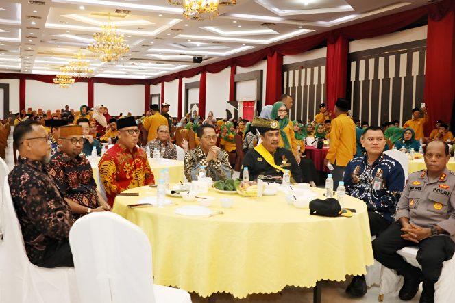 
					Keterangan Foto:  Wali Kota Batam, Amsakar Achmad, saat hadiri pelantikan Pengurus Persatuan Senayang, Lingga, Singkep (Selingsing) Kota Batam dan Kecamatan periode 2025–2030 yang berlangsung di Golden Prawn Bengkong 933, Minggu, (25/05/2023), (Diskominfo Batam).