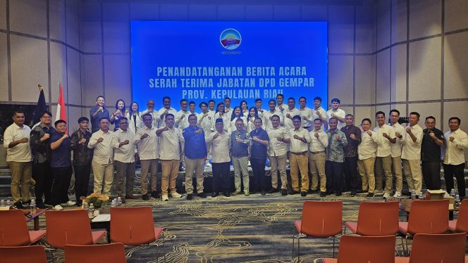 
					Wakil Gubernur Kepri, Nyanyang Haris Pratamura saat hadiri Pelantikan DPD GEMPAR (Diskominfo Kepri)