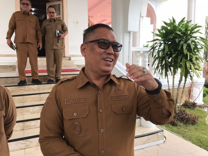 
					Wakil Gubernur Kepri, Nyanyang Haris Pratamura saat di wawancarai (Nzl)