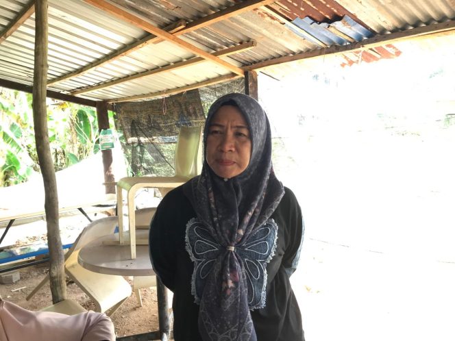 
					Kepala Sekolah SMP 17 Tanjungpinang,  Dewi Untari saat di wawancarai (Nzl)
