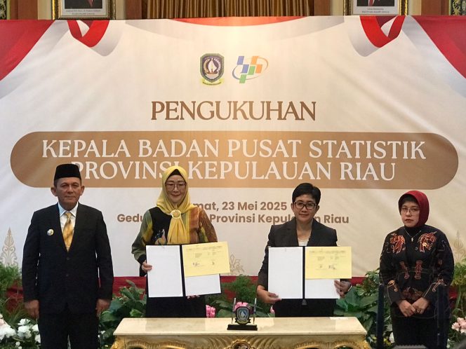 
					Penandatanganan nota kesepakatan antara BPS RI dan Pemerintah Provinsi Kepulaun Riau. (Diskominfo Kepri)