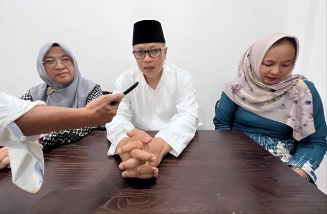 Keterangan Foto: Kepala Dinas Pendidikan Kota Tanjungpinang, Teguh Ahmad Syafari saat menegaskan isu yang menyebutkan Wali kota Tanjungpinang, Lis Darmansyah, menghambat pencairan insentif bagi guru Pendidikan Anak Usia Dini (PAUD), adalah tidak benar dan menyesatkan, pada Senin (19/05/2025), (Diskominfo Tanjungpinang).