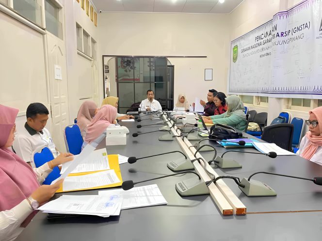 
					Keterangan Foto: Dewan Juri Umumkan Pemenang Lomba Perpustakaan Kelurahan Terbaik Tingkat Kota Tanjungpinang, pada Rabu (14/05/2025) di ruang rapat Dinas Perpustakaan dan Kearsipan (DPK) Kota Tanjungpinang, (Diskominfo Tanjungpinang).