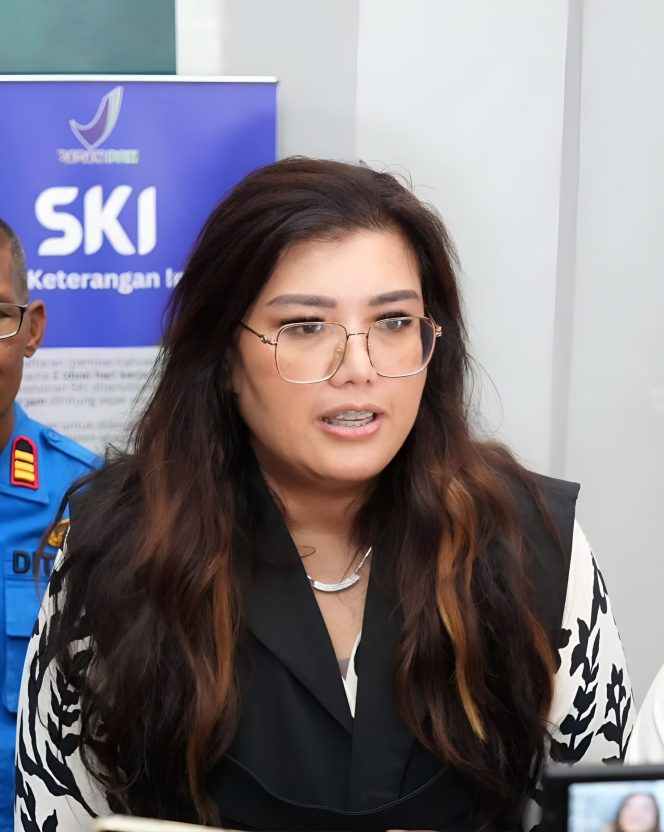 
					Keterangan Foto: Plt. Kepala Biro Humas Promosi dan Protokol, Ariastuty Sirait, saat memberikan tanggapan terkait beredarnya video di pelantar digital TikTok terkait dugaan Kepala BP Batam, Amsakar Achmad, beserta jajaran yang tunduk pada praktik mafia lahan, pada Kamis (15/05/2025), (BP  Batam).