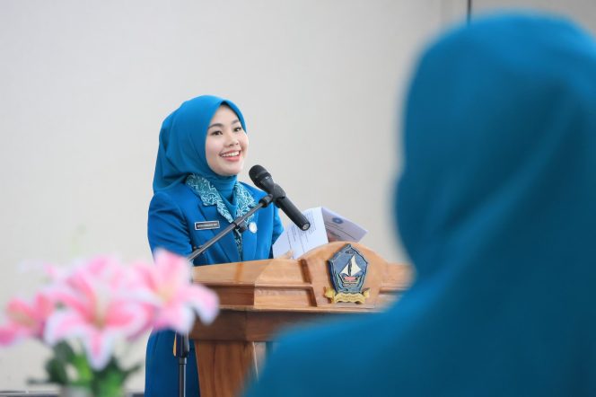 Keterangan Foto: Ketua TP PKK Bintan, Hafizha Rahmadhani, saat memberikan sambutan dalam acara peringatan Hari Kesatuan Gerak (HKG) PKK ke-53 Tahun 2025, di Aula Bandar Seri Bentan, Selasa (24/06/2025), (Diskominfo Bintan).