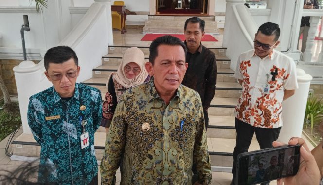 
					Gubenur Kepri,  Ansar Ahmad (Nzl)