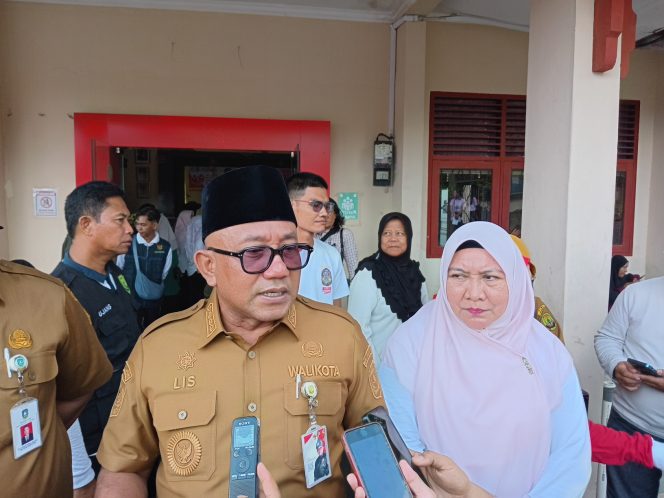 
					Wali Kota Tanjungpinang, Lis Darmansyah saat di Wawancarai, (16/6/2025). (Nzl)