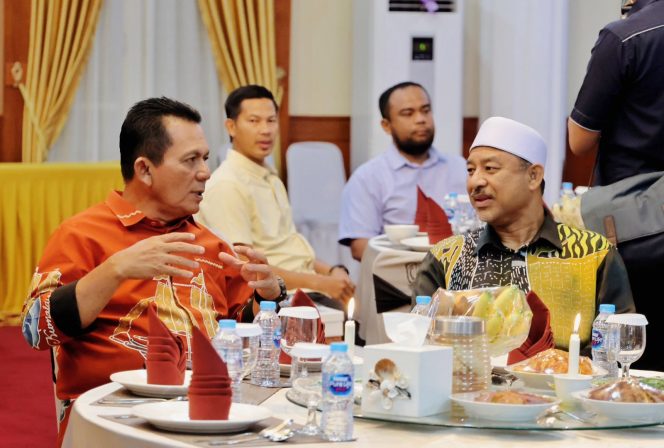 
					Keterangan Foto: Gubernur Kepulauan Riau, Ansar Ahmad, bersama Menteri Besar Kelantan, Yang Amat Berhormat Dato’ Panglima Perang Ustaz Dato’ Haji Mohd Nassurudin, (Diskominfo Kepri).