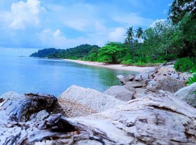 Keterangan Foto: Nuansa Pulau Pekajang yang masuk dalam wilayah kekuasaan Kerajaan Lingga Riau, (Diskomimnfo Kepri).