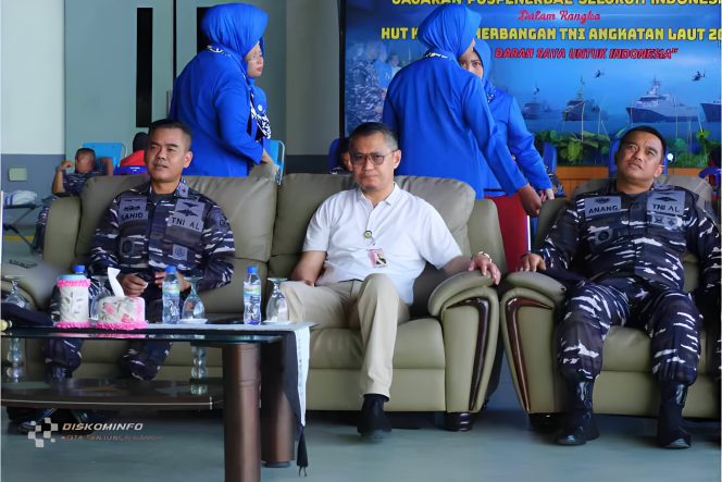 
					Keterangan Foto:  Sekretaris Daerah Kota Tanjungpinang, Zulhidayat saat hadir dalam kegiatan donor darah yang diselenggarakan dipusatkan di Hanggar Lanudal Tanjungpinang, tepatnya di Mako Lanudal Jl. Nusantara Km. 12.5, Rabu (04/06/2025), (Diskominfo Tanjungpinang).
