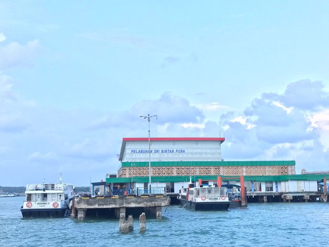 
					Suasana Pelabuhan Sri Bintan Pura Tanjungpinang  (Nzl)