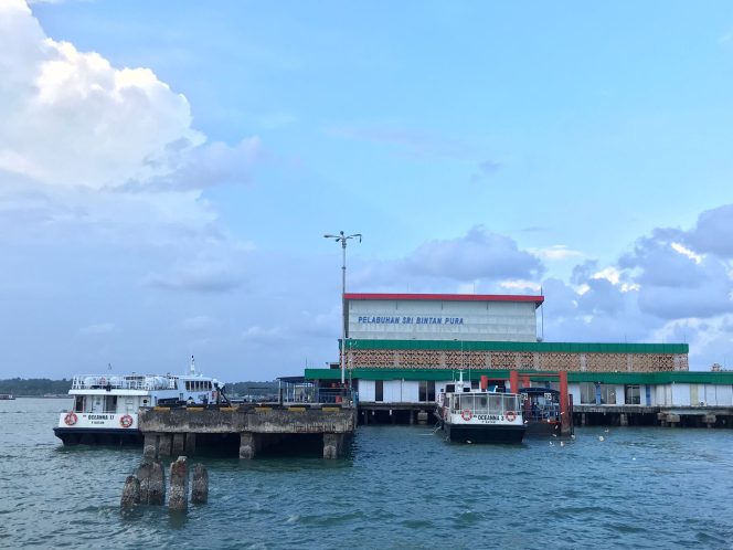 
					Suasana Pelabuhan Sri Bintan Pura, (Nzl)