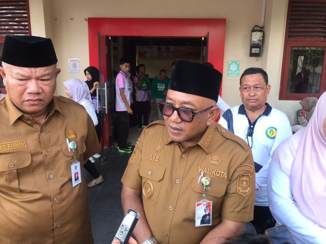 Wali Kota Tanjungpinang,  Lis Darmansyah saat di Wawancarai,  Senin (16/6/2026). (Nzl)