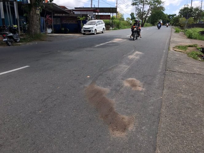 
					Lokasi kecelakaan Lalu Lintas di Jalan Nusatara, Kilometer 12, tepatnya depan Zio Laundry Tanjungpinang, Rabu (25/6/2025). (Nzl)