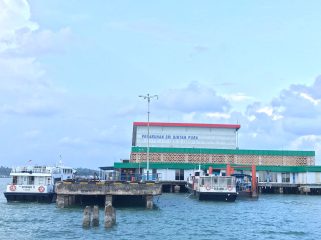 Suasana Pelabuhan Sri Bintan Pura Tanjungpinang. (Nzl)