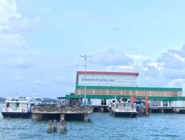 Suasana Pelabuhan Sri Bintan Pura Tanjungpinang. (Nzl)
