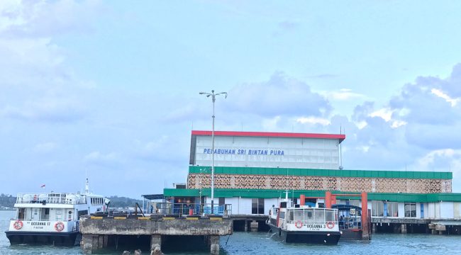 Suasana Pelabuhan Sri Bintan Pura Tanjungpinang. (Nzl)