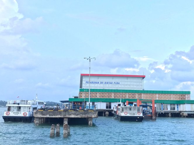 
					Suasana Pelabuhan Sri Bintan Pura Tanjungpinang. (Nzl)